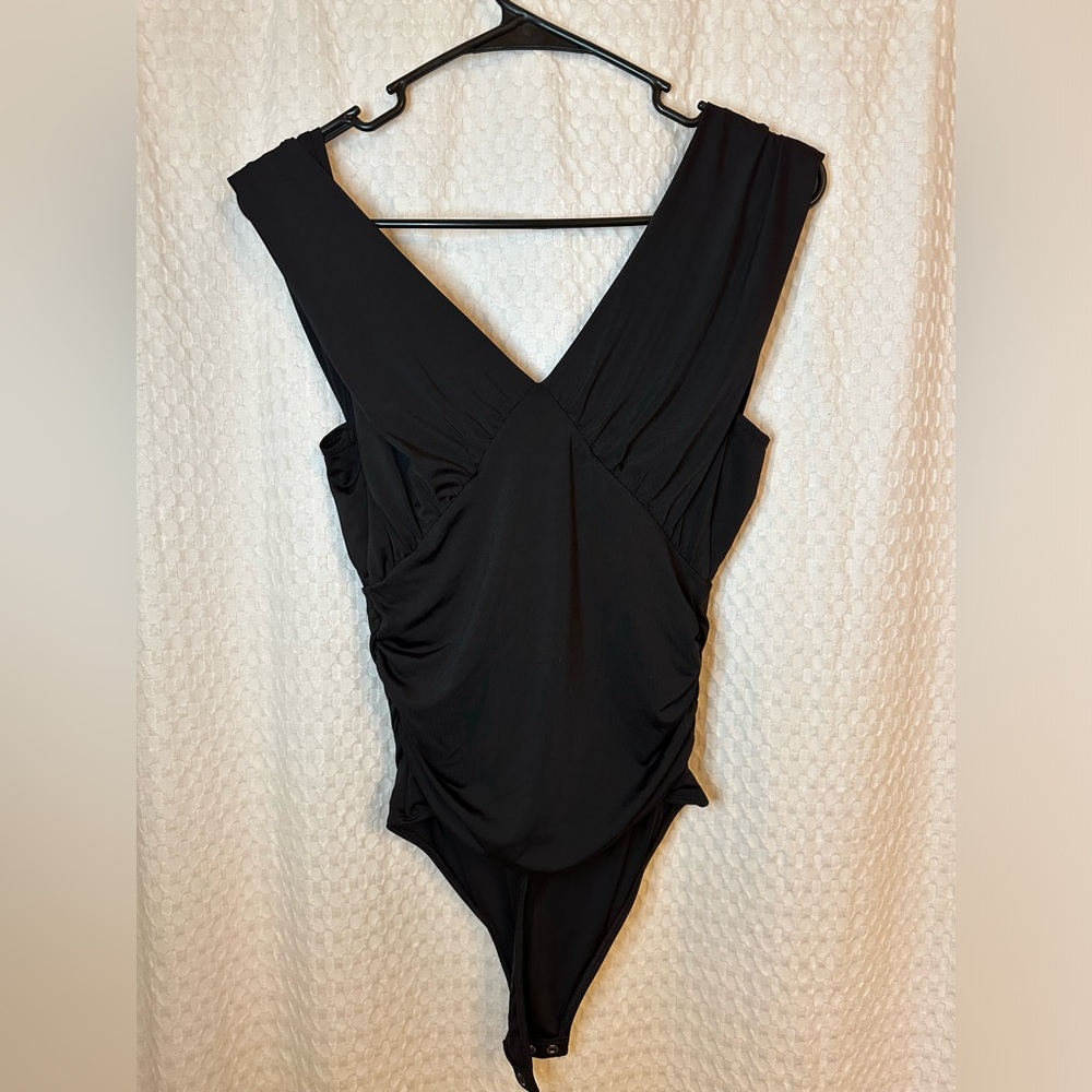 Off the shoulder short sleeve body suit; black, size small. From express